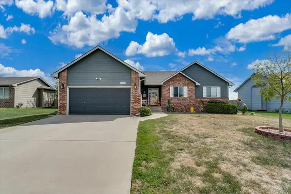 1879 W Lakeview Ct, Haysville, KS 67060