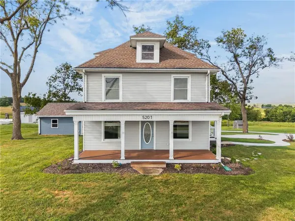 5201 Cook RD, St Joseph, MO 64505