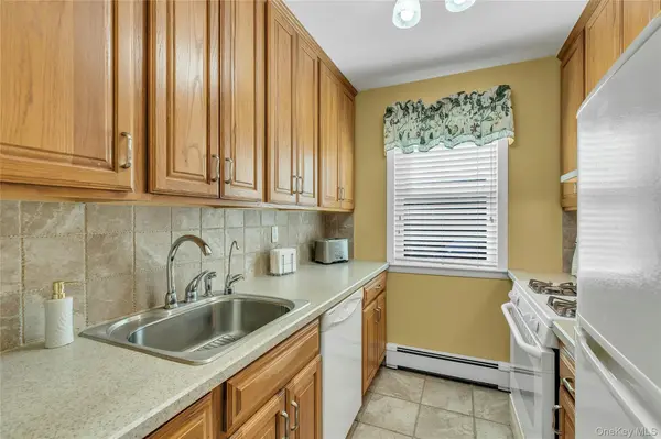 4030 Jerusalem AVE #1C, Seaford, NY 11783