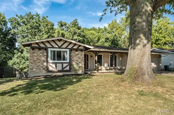 21 San Carlos DR, St Charles, MO 63303