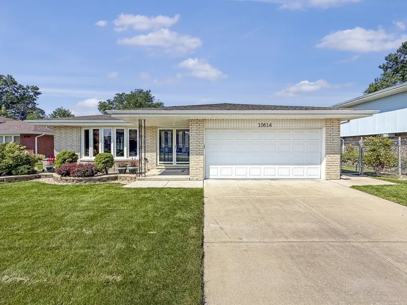 10614 S 84th AVE, Palos Hills, IL 60465