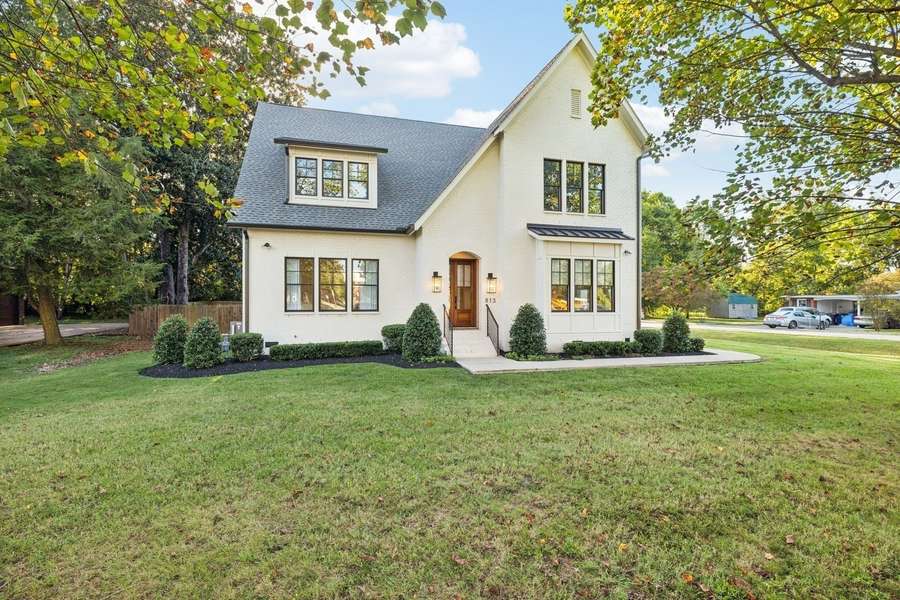 813 Hillsboro Rd, Franklin, TN 37064