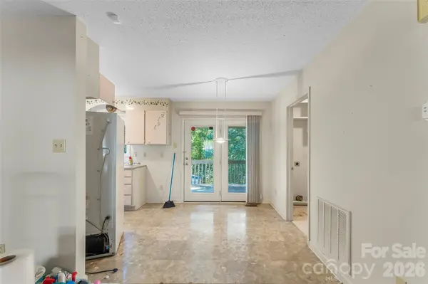 2524 Robinson RD, Newton, NC 28658
