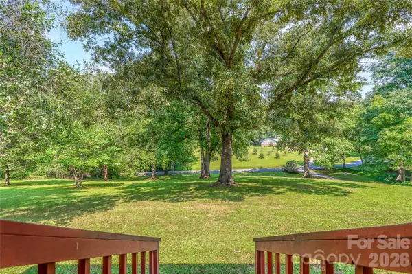 27 Windy Acres DR, Fairview, NC 28730