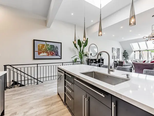 1842 Queen ST E #304, Toronto E02, ON M4L 6T3
