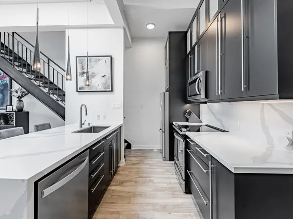 1842 Queen ST E #304, Toronto E02, ON M4L 6T3