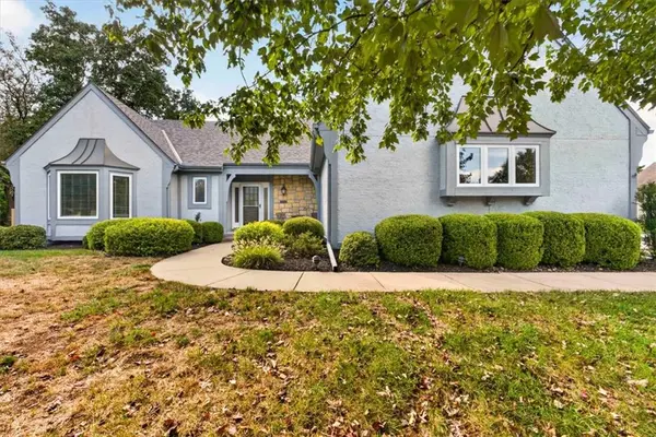 12100 Cherokee ST, Leawood, KS 66209