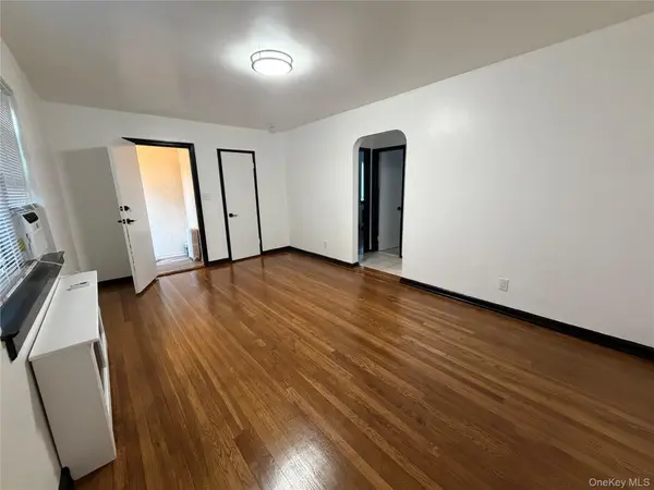 260-40 Langston AVE #A, Glen Oaks, NY 11004