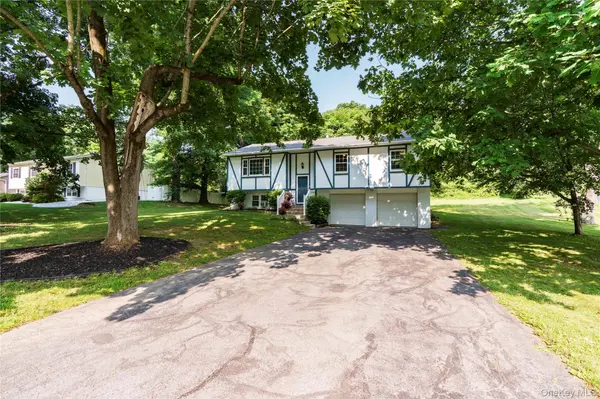 24 S Gate DR, Poughkeepsie, NY 12601