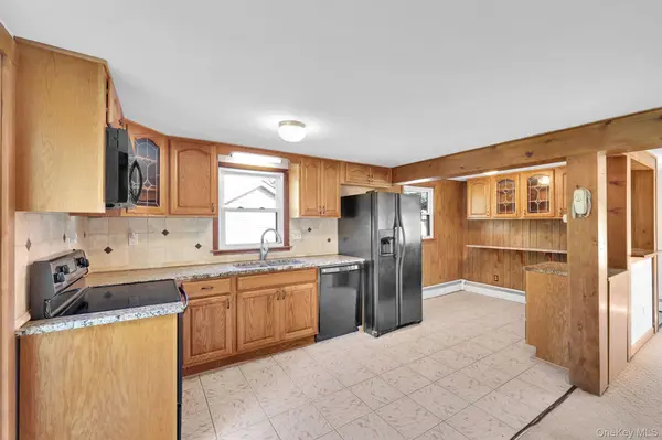 512 Bloomingburg RD, Middletown, NY 10940