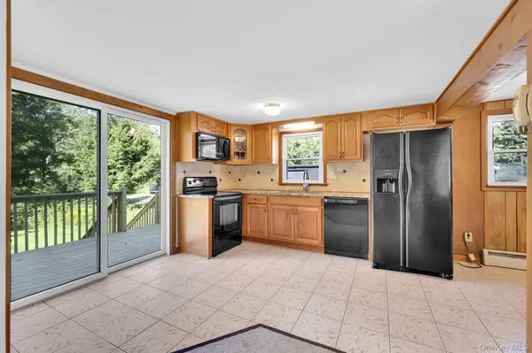 512 Bloomingburg RD, Middletown, NY 10940