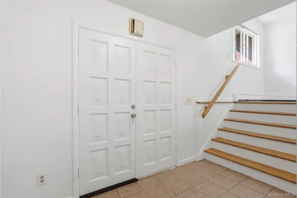19 Miron DR, Poughkeepsie, NY 12603