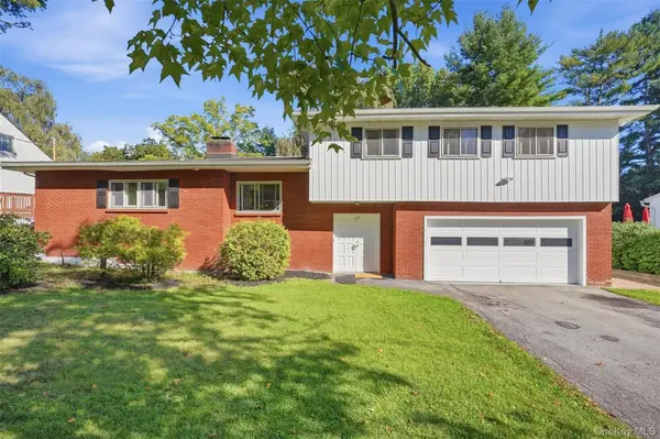 19 Miron DR, Poughkeepsie, NY 12603