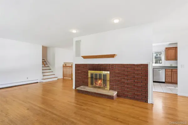 19 Miron DR, Poughkeepsie, NY 12603