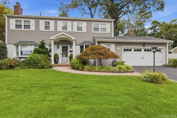 10 Hilltop LN, Oyster Bay, NY 11771