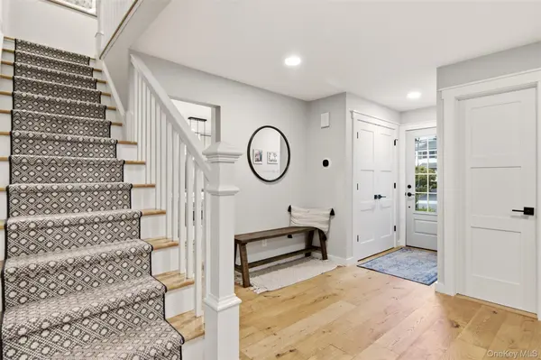 10 Hilltop LN, Oyster Bay, NY 11771
