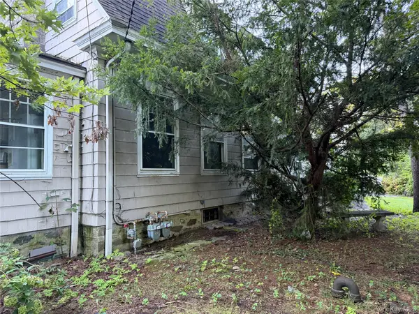 29 Woodland PL, White Plains, NY 10606