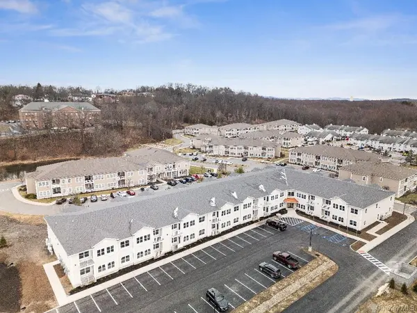 306 Bluestone CT #209, Maybrook, NY 12543