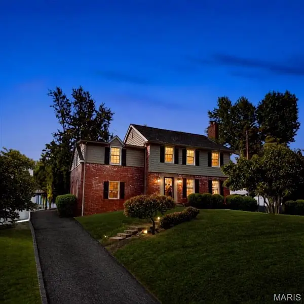 12 Beverly DR, Olivette, MO 63132