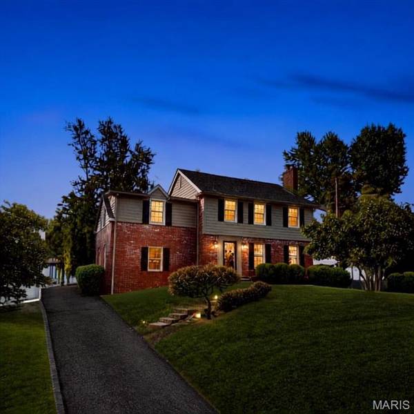 12 Beverly DR, Olivette, MO 63132