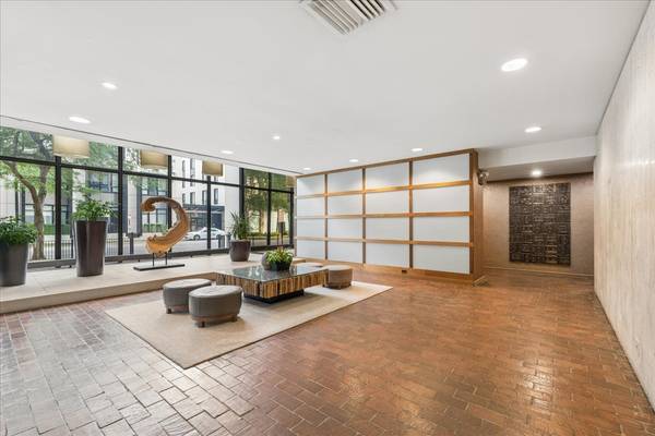 5445 N Sheridan RD #3211, Chicago, IL 60640