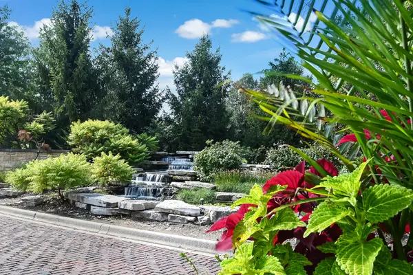 1753 Midwest Club Pkwy, Oak Brook, IL 60523