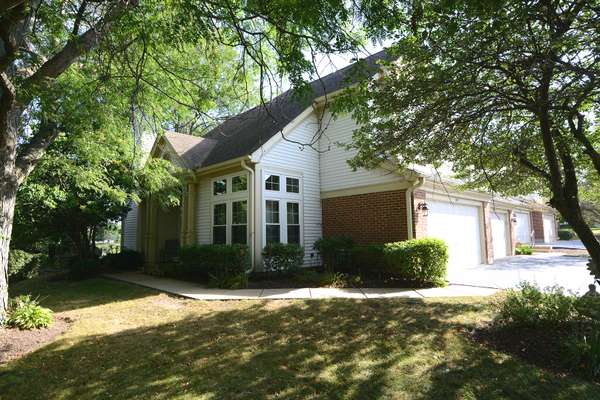 1633 Penny LN, Crystal Lake, IL 60014