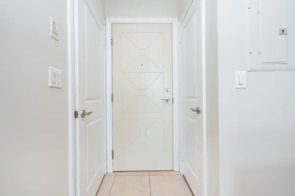 18 Harding BLVD #PH208, Richmond Hill, ON L4C 0T3