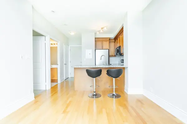 18 Harding BLVD #PH208, Richmond Hill, ON L4C 0T3