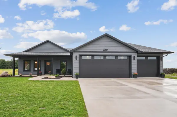4016 Wild Horse DR, Cedar Falls, IA 50613