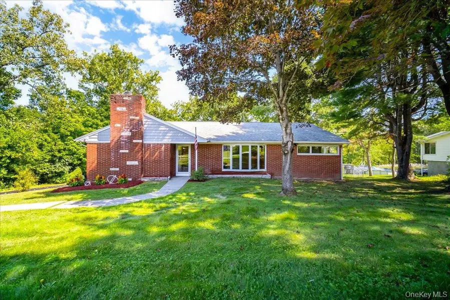 23 McIntosh DR, Poughkeepsie, NY 12603