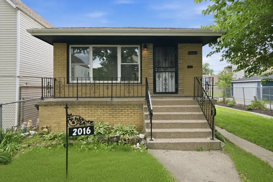 2016 W 52nd ST, Chicago, IL 60609