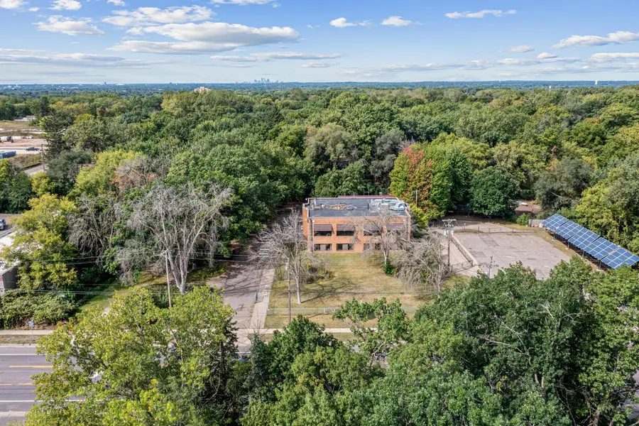 1709/1695 Mcknight RD N, Maplewood, MN 55109