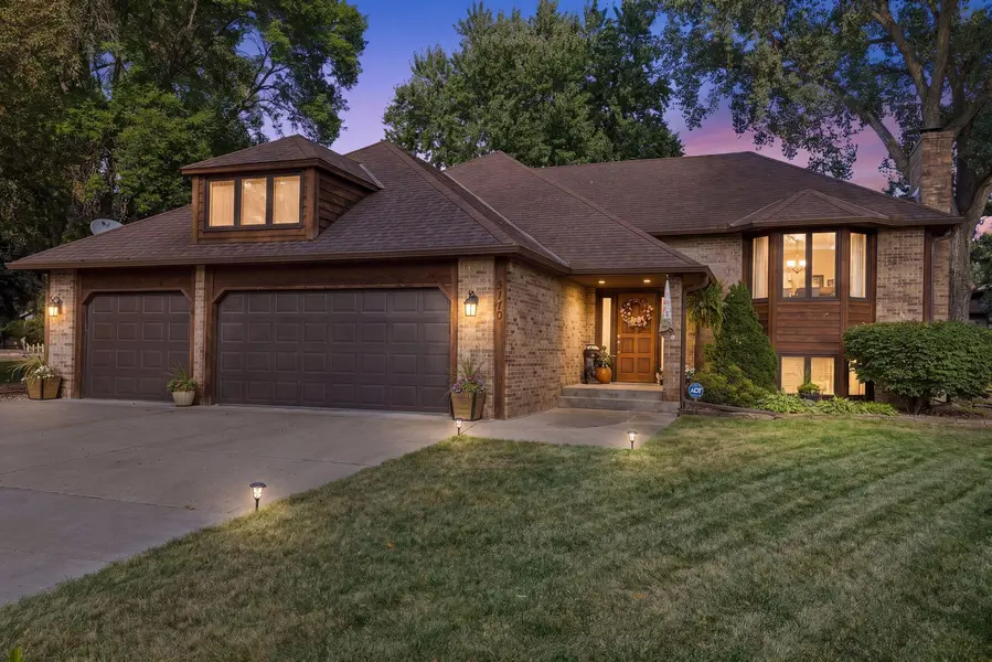 5170 Hemlock LN N, Plymouth, MN 55442