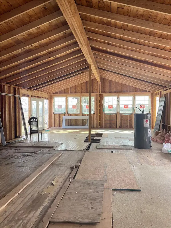 2238 Flash CIR, Luling, TX 78648