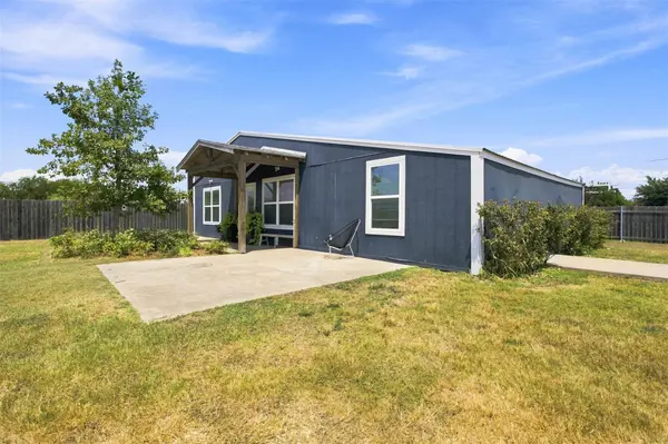 123 Escondido DR, Del Valle, TX 78617