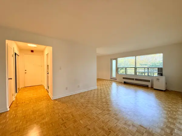28 Upper Canada DR #305, Toronto C12, ON M2P 1R9