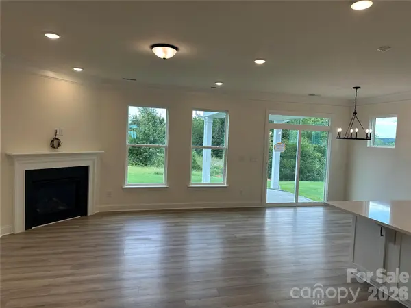 8414 Acadia Pkwy, Sherrills Ford, NC 28673