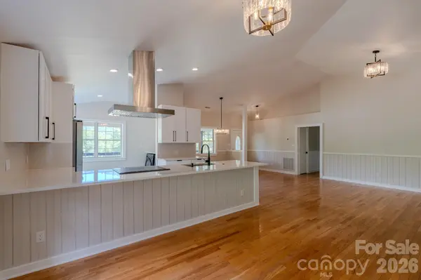 540 Old Haw Creek RD, Asheville, NC 28805
