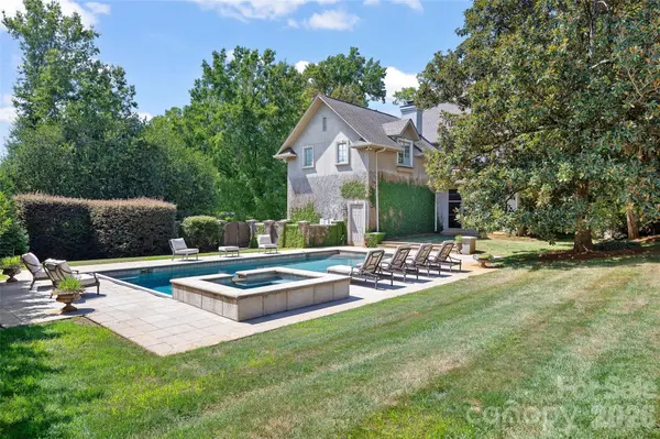 925 Harvard PL, Charlotte, NC 28207