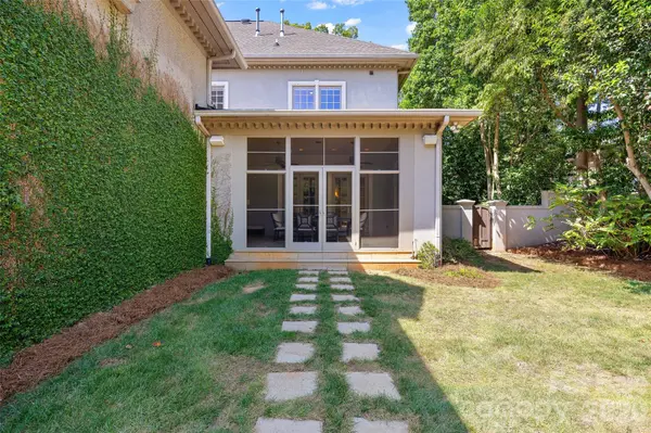 925 Harvard PL, Charlotte, NC 28207