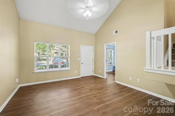 10134 Frosty LN, Charlotte, NC 28216