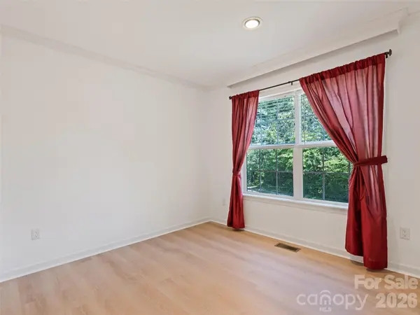 10 Enochs WAY, Fletcher, NC 28732
