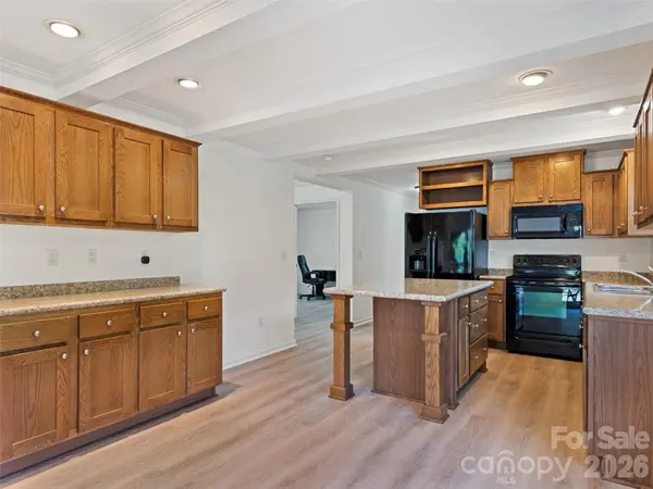 10 Enochs WAY, Fletcher, NC 28732