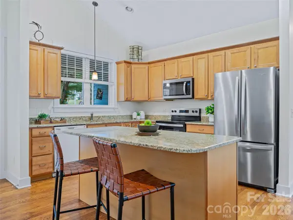 1 Craftsman CIR, Asheville, NC 28805