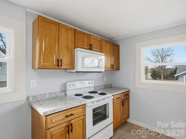 61 27th ST NW, Hickory, NC 28601