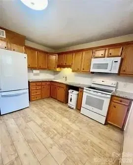 1300 Larchmont PL #311, Salisbury, NC 28144