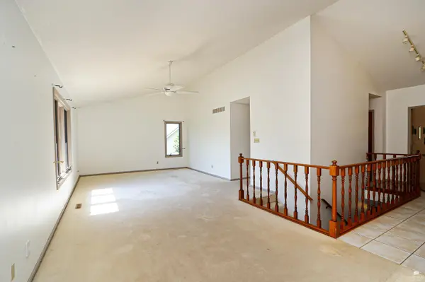 1903 Crescent DR, Manhattan, KS 66503