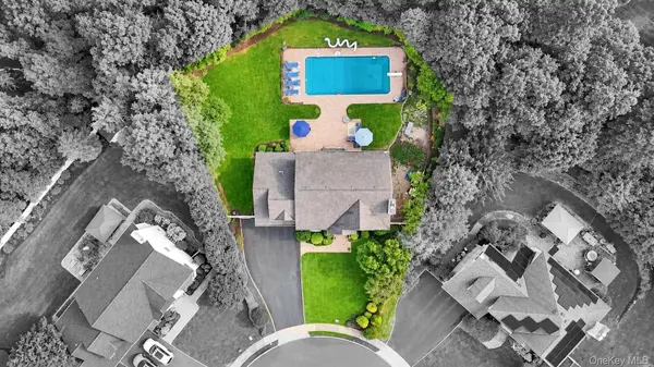 5 Sky View CT, Hauppauge, NY 11788
