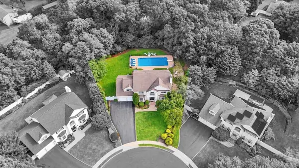 5 Sky View CT, Hauppauge, NY 11788